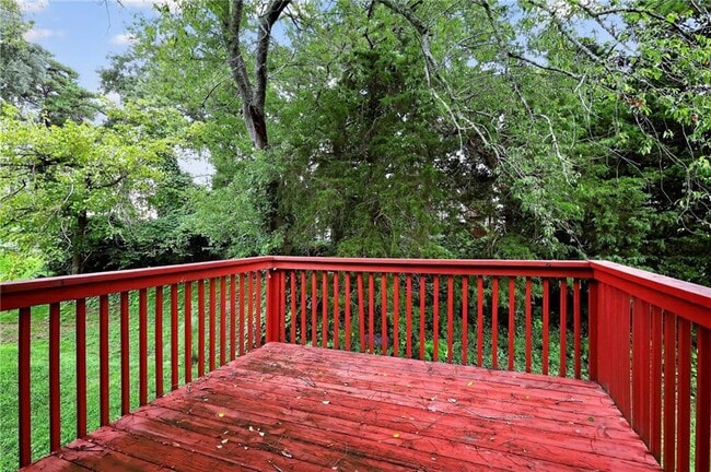 Building Photo - 5470 Twin Lakes Dr