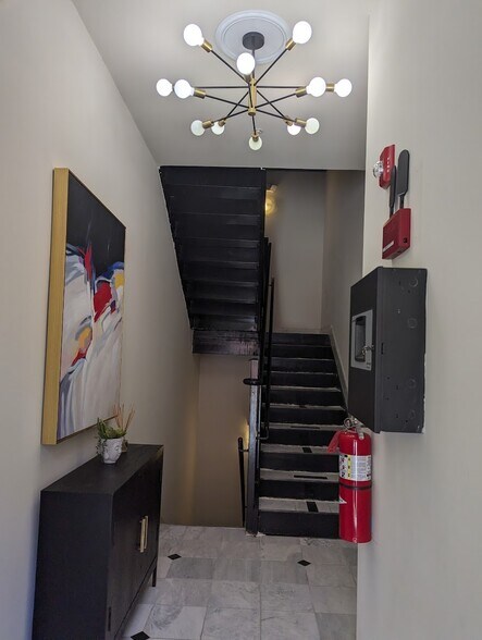 Common entrance area - 2024 N Calvert St