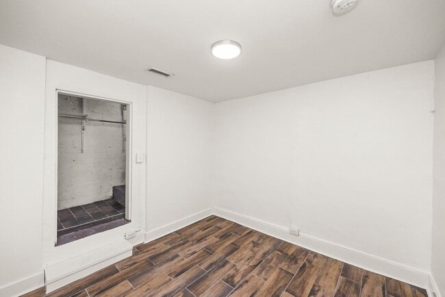 Building Photo - 611 S 14th St