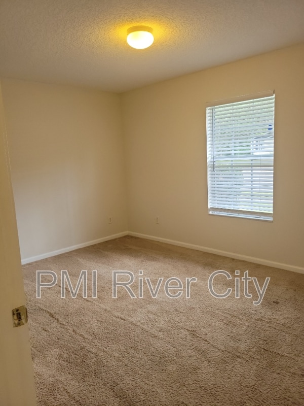 Building Photo - 1390 Old Middleburg Rd N