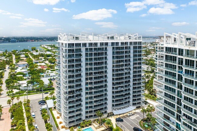 Building Photo - 3100 N Ocean Dr