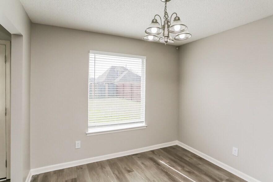 Building Photo - 9913 Vista Ridge Dr