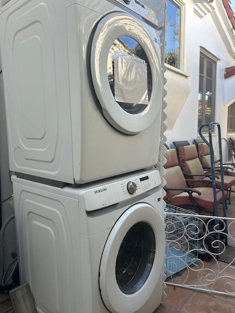 Building Photo - 344 S La Peer Dr