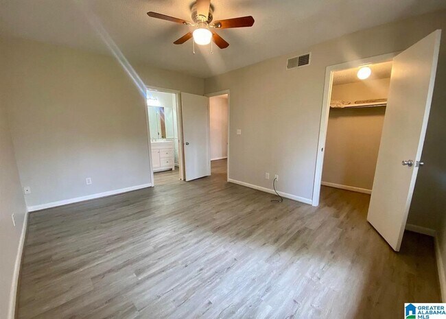 Building Photo - 3101 Lorna Rd