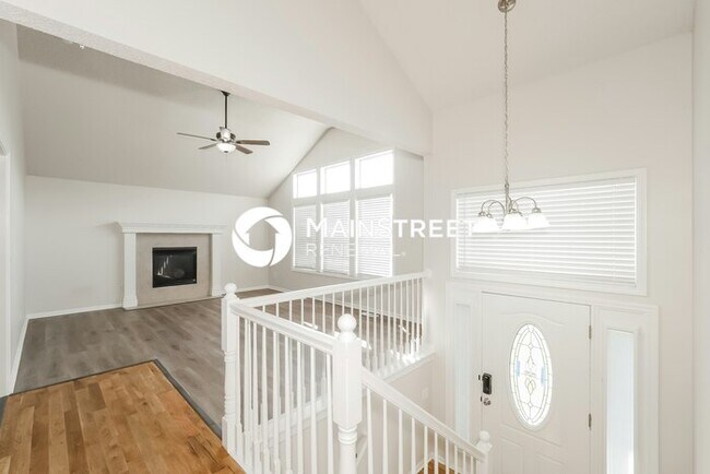 Building Photo - 3 Bedroom Pet-Friendly Home in LEES SUMMIT, MO with Main Street Renewal
