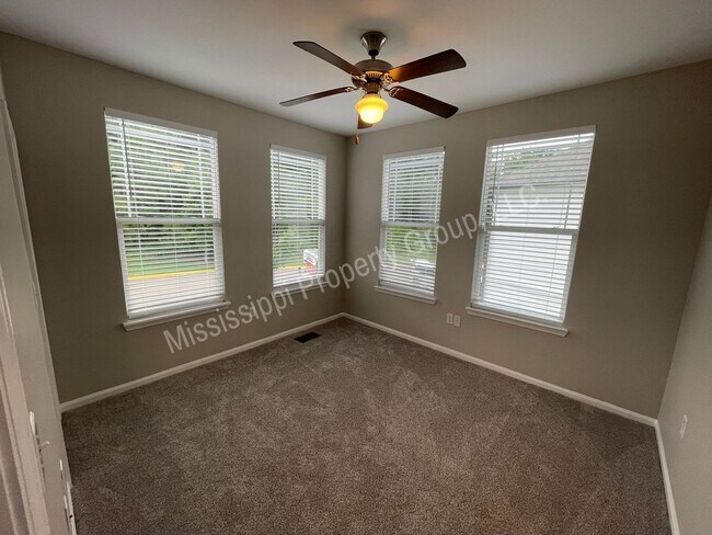 Building Photo - 3BD/3.5BA Available for Mid-August Move In