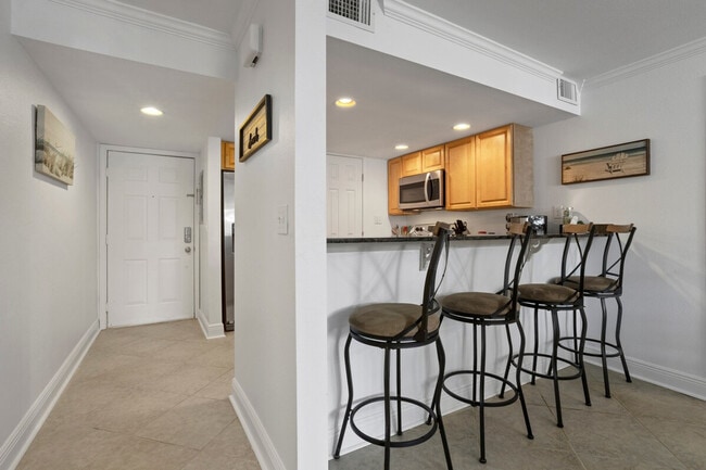 Building Photo - 2046 Beach Blvd