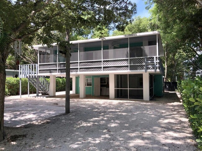 Building Photo - 661 Colson Dr