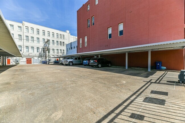 Building Photo - 525 22nd St