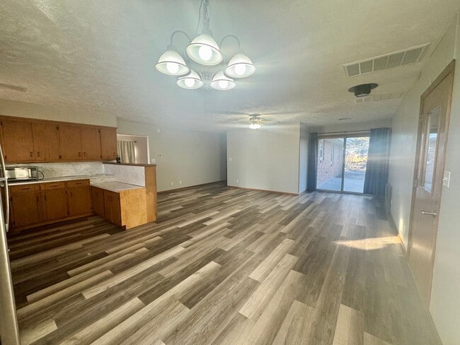 Building Photo - 4 bed, 2 bath acreage in Pickrell area