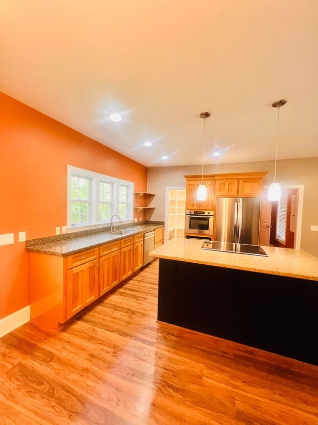 Building Photo - Tucked Away 3 Bedroom Gem on Private Road ...