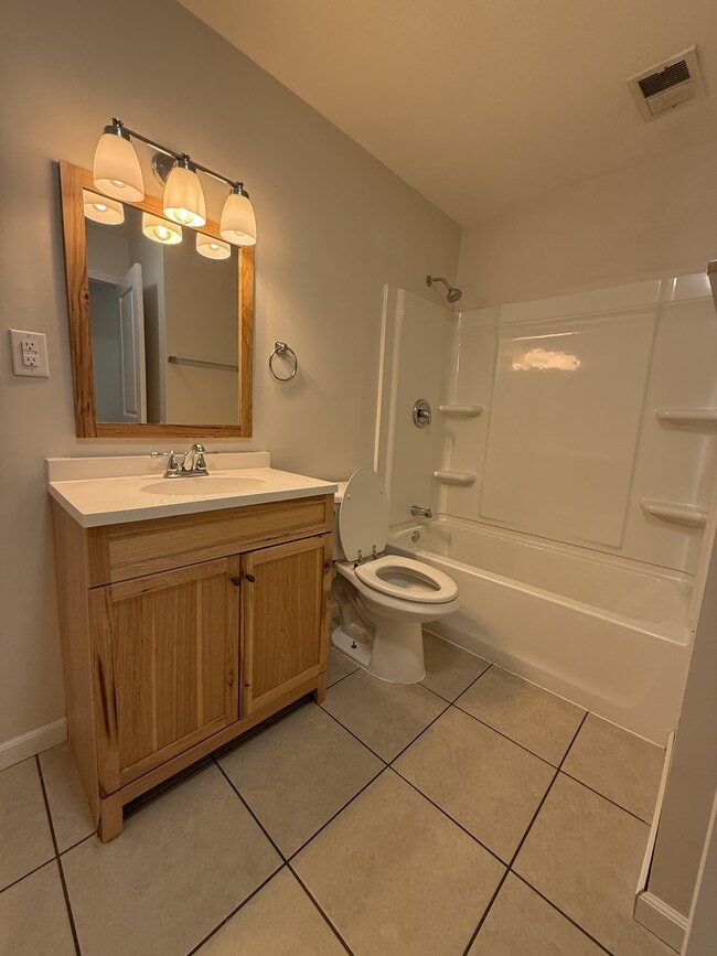 Building Photo - 1242 Sanford Dr