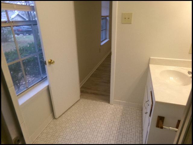 Building Photo - 609 Nan Cir