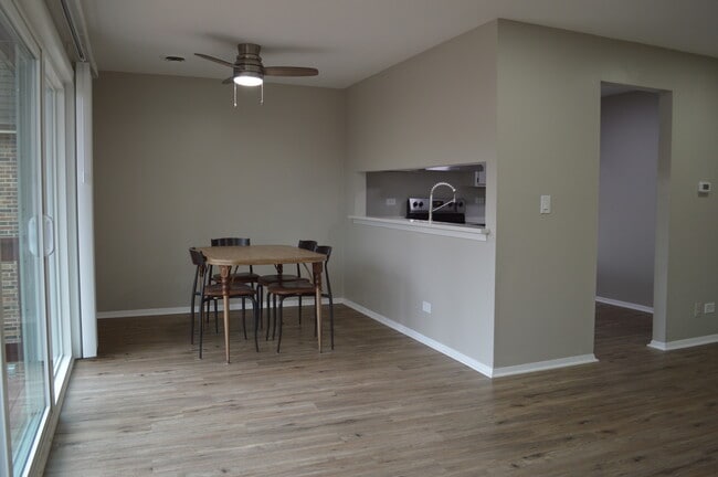 Building Photo - 255 E Court of Shorewood