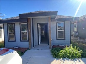 Building Photo - 7 E Los Torritos St