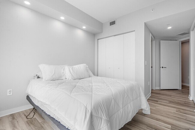 Building Photo - 1100 S Miami Ave