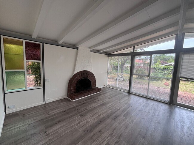 Building Photo - CUPERTINO-charming Eichler house for rent in the heart of Cupertino