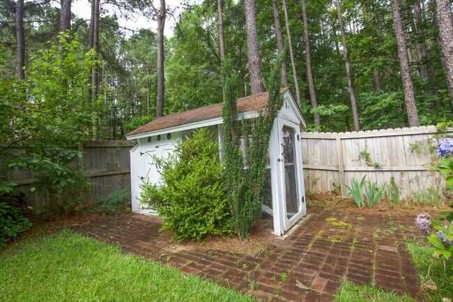 Building Photo - "Large 3-Bedroom plus BONUS Retreat with S...