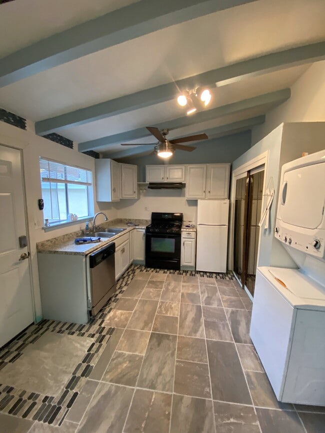 Building Photo - 707 Cirby Way