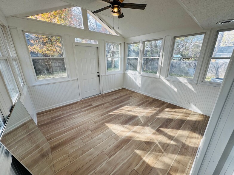 Building Photo - 4300 Brackenwood Dr