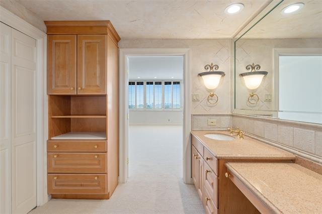 Building Photo - 6335 W Northwest Hwy