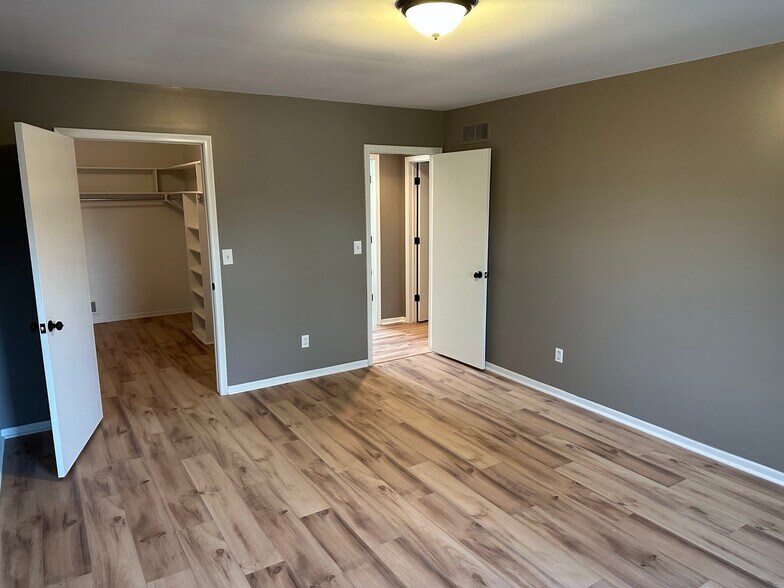 Building Photo - 31120 Hunters Dr