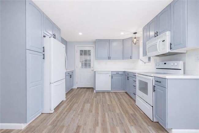 Building Photo - 4 Longmeadow Ave