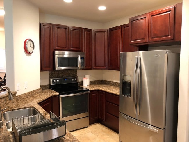 Primary Photo - 30 E Lipoa St