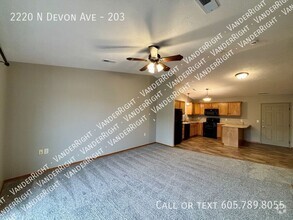 Building Photo - 2220 Devon Ave