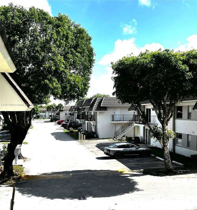 Building Photo - 7111 SW 129th Ave