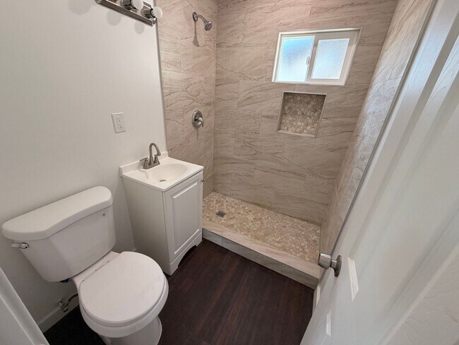 Building Photo - Fully Renovated 2BD/1BA Apartment in San Diego – Parking Included – $2,500/mo