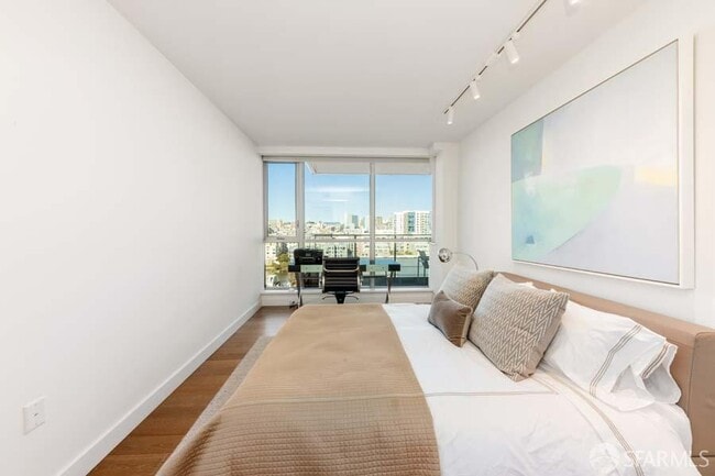 Building Photo - 718 Long Bridge St