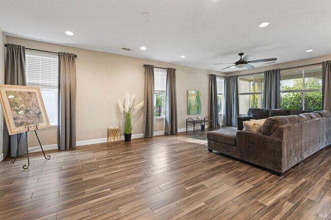 Building Photo - 343 Silver Ridge Dr