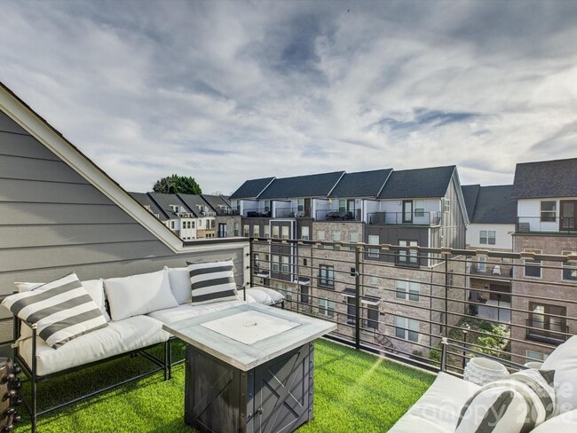 Building Photo - 11015 Stetler St