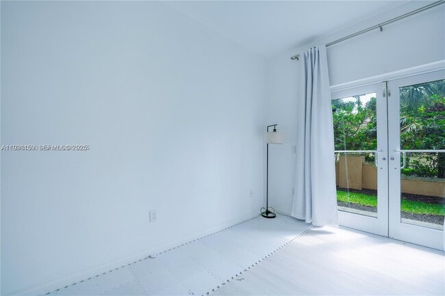 Building Photo - 3001 NE 185th St