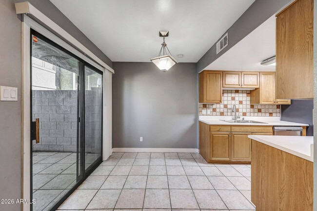 Building Photo - 1001 N Granite Reef Rd