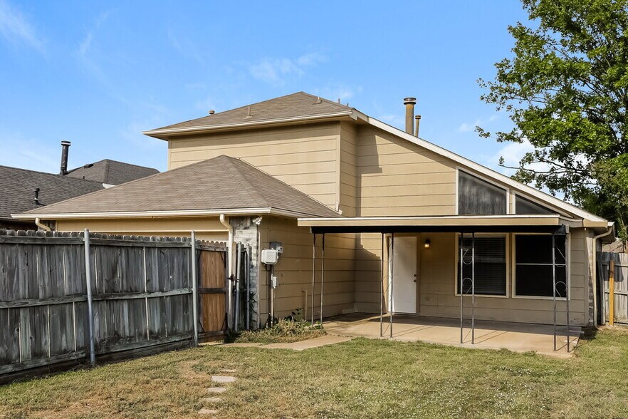 Building Photo - 1705 Cool Springs Dr