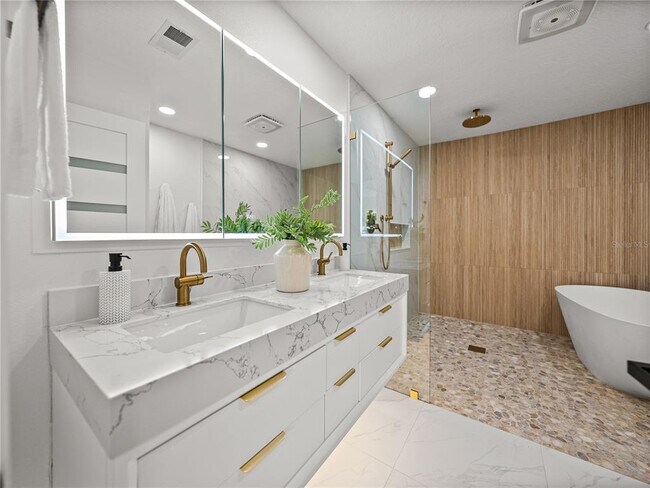 Building Photo - 6709 Cardinal Dr S