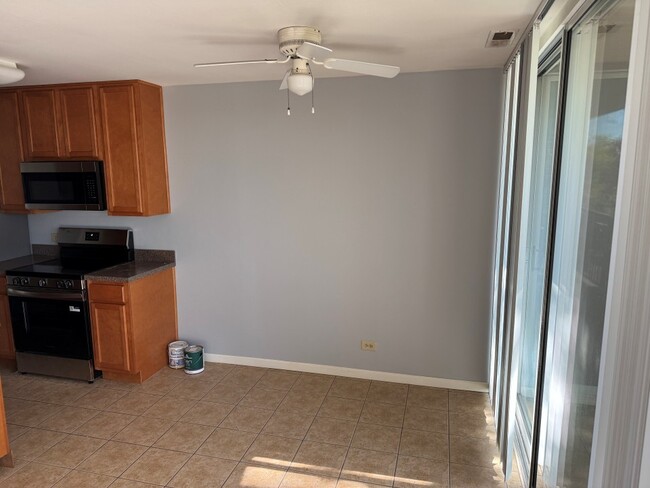 Building Photo - 5950 Oakwood Dr