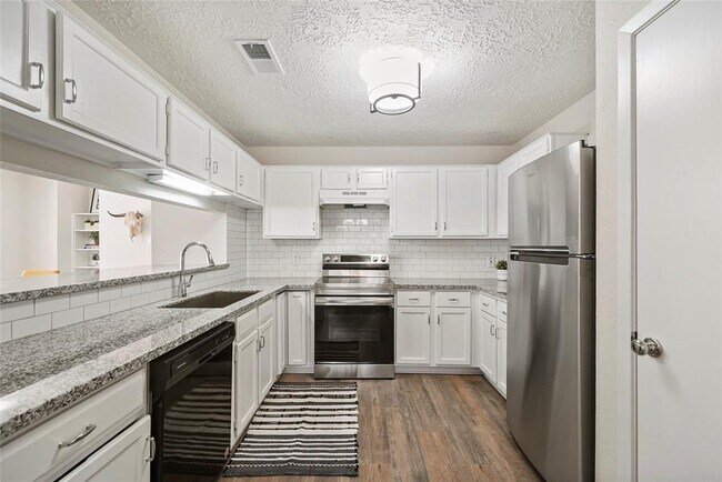 Building Photo - 9318 Beringwood Dr