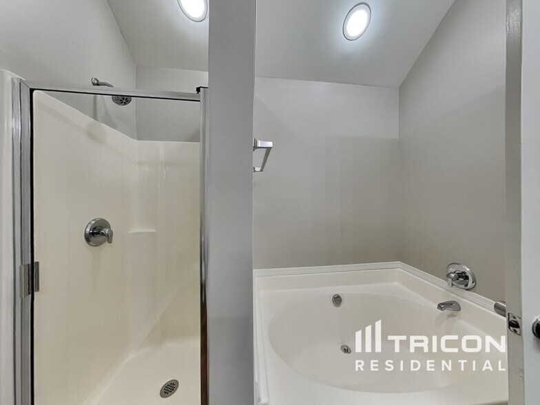 Building Photo - 526 Tansy Dr