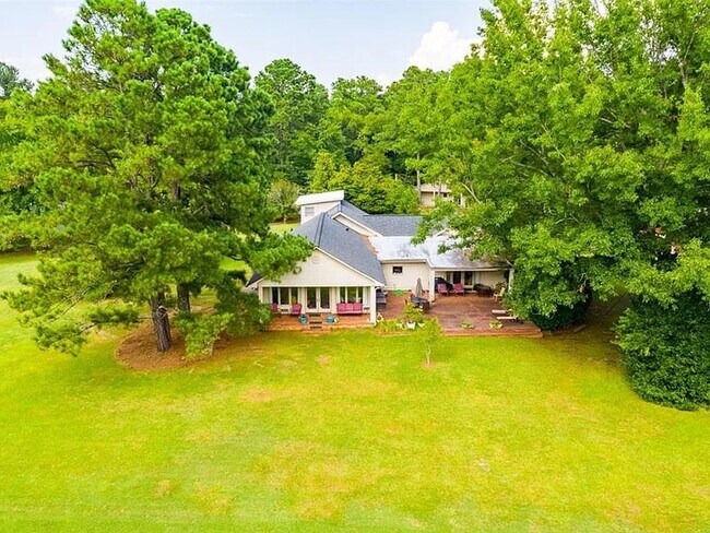 Building Photo - 2760 Louisville Rd