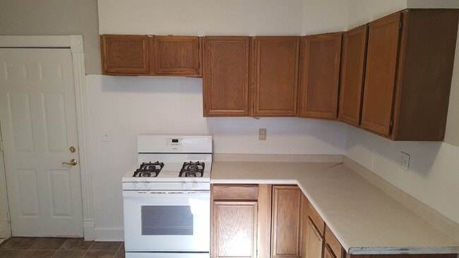 Building Photo - Charming 1-Bedroom Retreat on Colfax Ave – Your Cozy Minneapolis Haven Awaits!