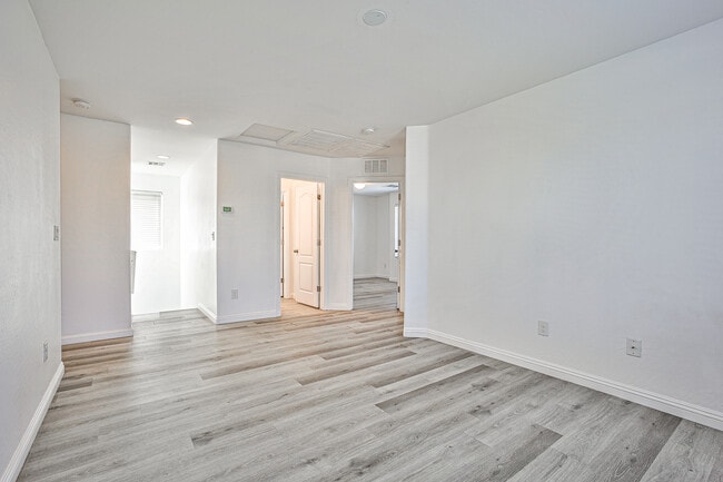 Building Photo - 6360 Beavertail Pond Ave