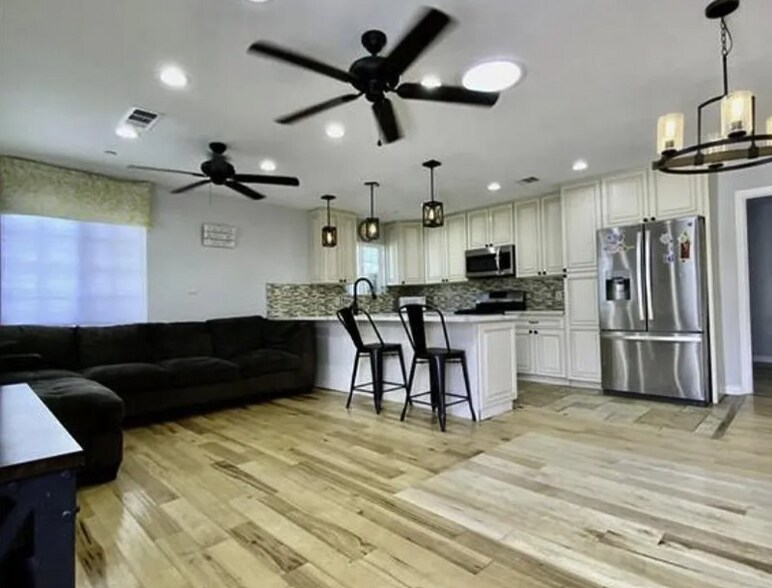 Primary Photo - 15803 Cobalt St