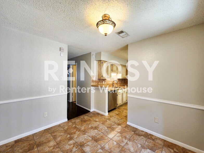 Building Photo - 17742 Kings Park Ln