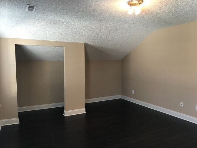Building Photo - 113 Pennine Dr