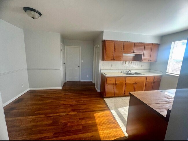 Building Photo - 2553 W North Bend Rd