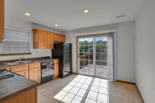 Building Photo - 601-603 Glenstone Dr.