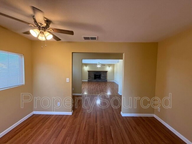 Building Photo - 524 E Krell Ln